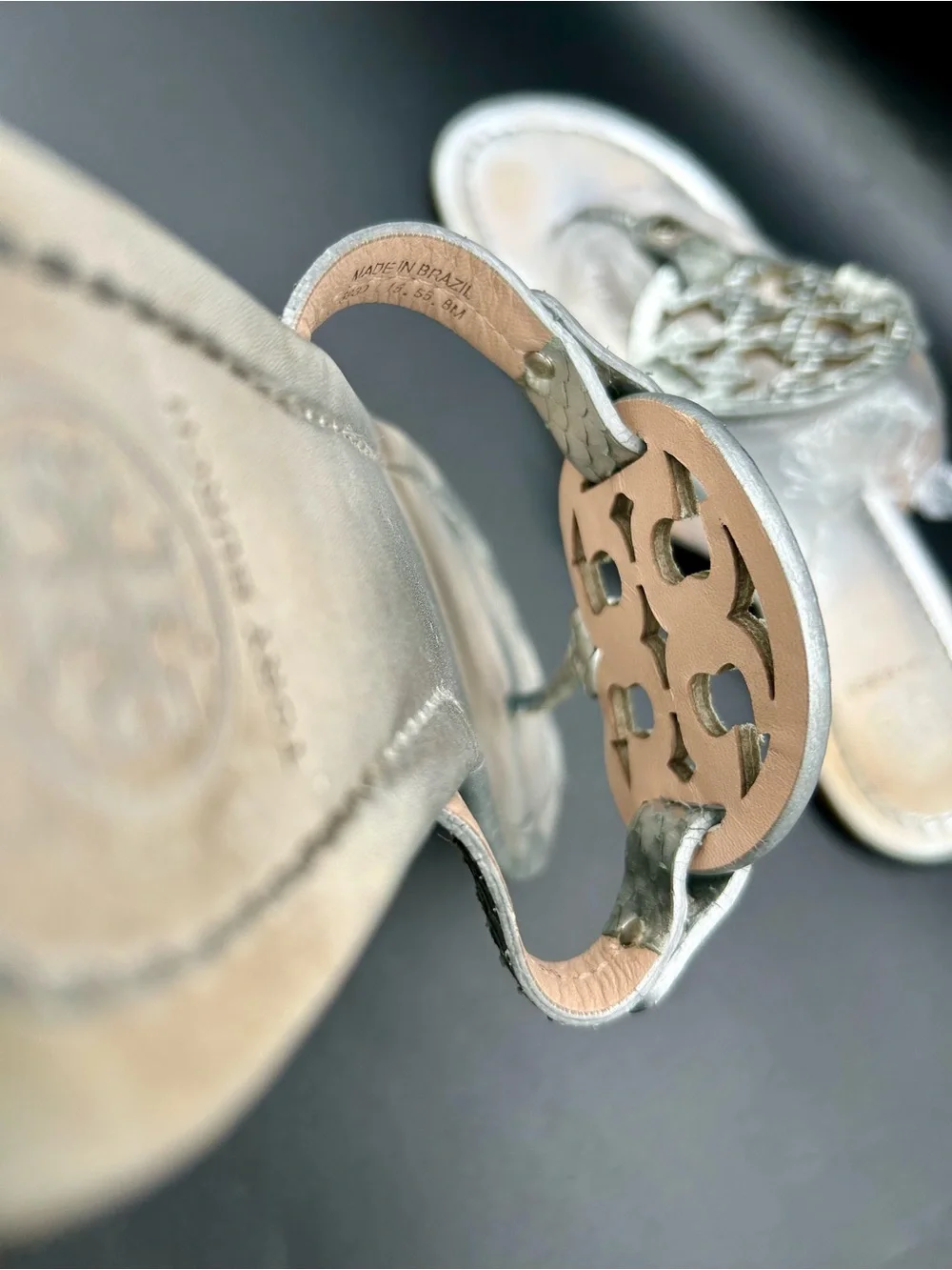 TORY BURCH Miller Thong Sandals - Silver Metallic Snakeskin - Texture. Size 8